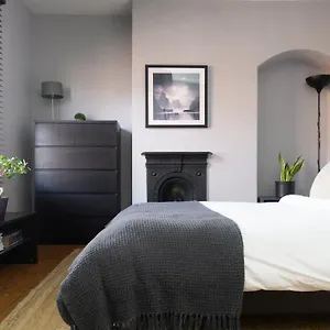https://townhouse-in-trendy-suburb-of-hoole.hotelsin-chester.com