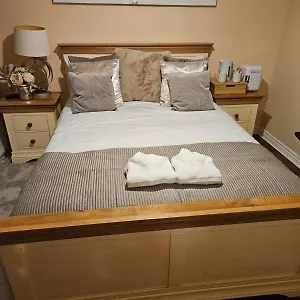 Elite At New Forest Village Homestay